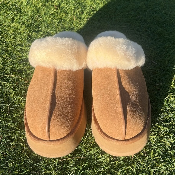 Like New! UGG Disquette Clog - Picture 6 of 11